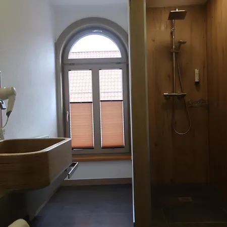 Luxus Rabe Hostel *