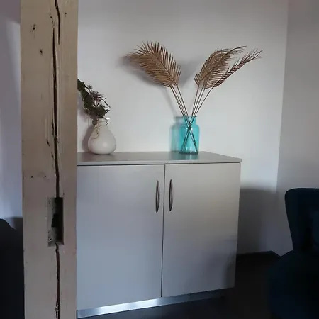 Luxus Rabe Hostel *